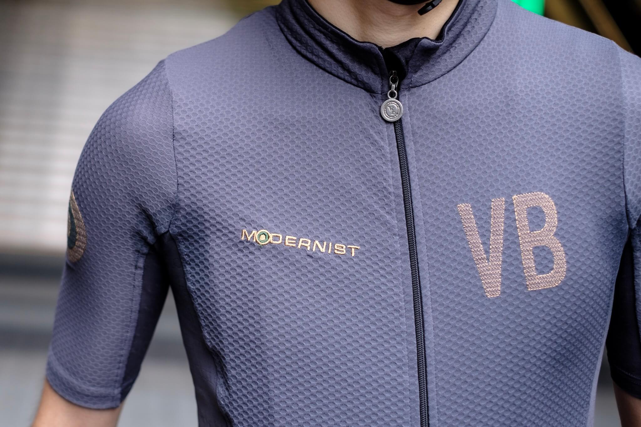 美しい“服”を着る。「Velobici」のモダニストジャージ&ビブショーツ ...