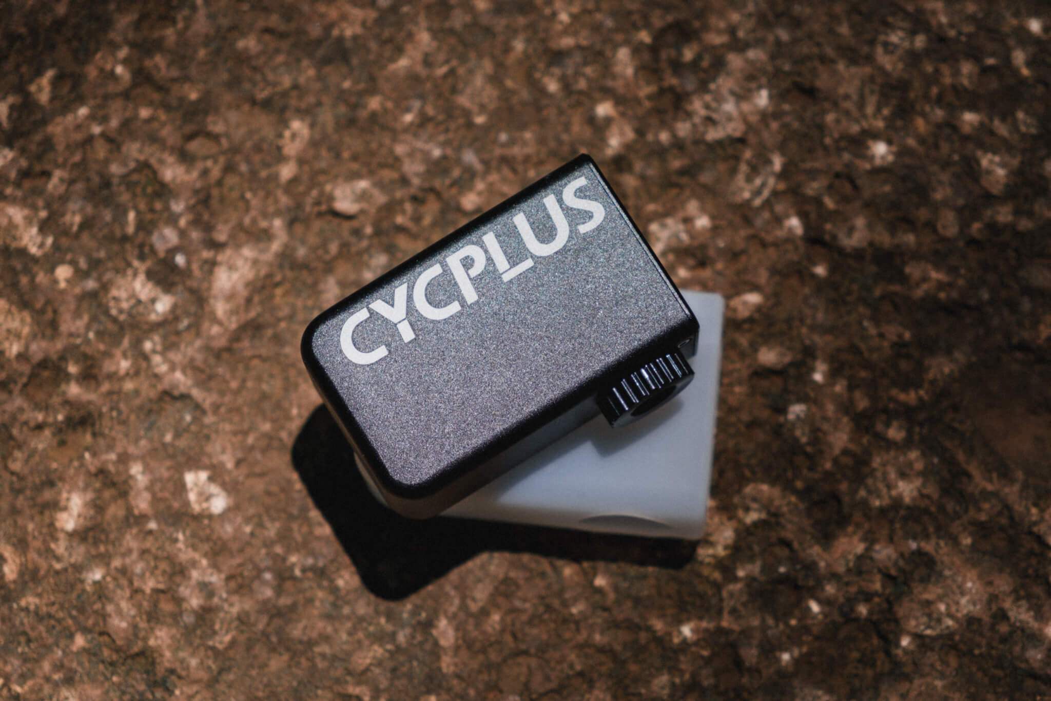 CYCPLUS AS2 シリコンケースを外したところ